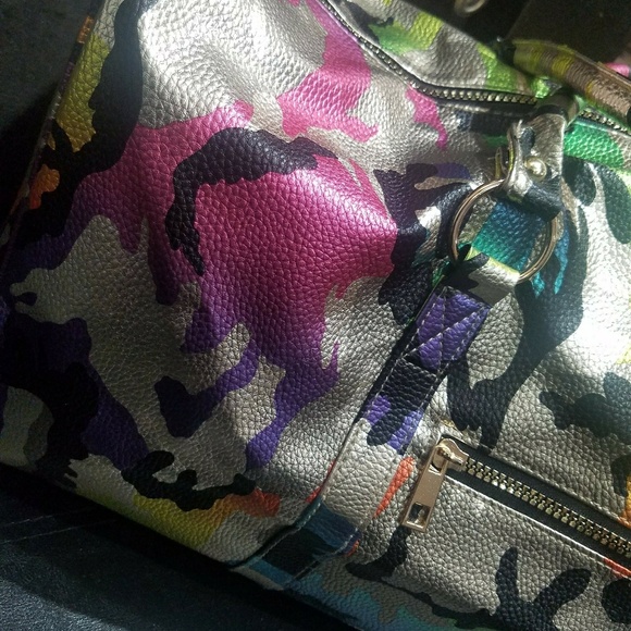 Unique Duffle Bag - Picture 2 of 4